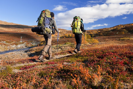 Wanderer im Herbst in Lappland