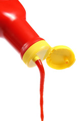 Fototapeta na wymiar wylewanie ketchup z butelki