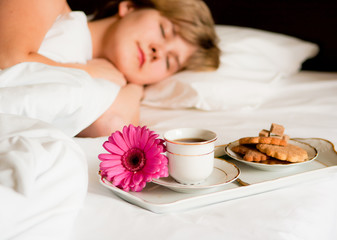 Obraz na płótnie Canvas A Beautiful Woman With Breakfast In Bed