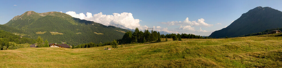 Fototapeta na wymiar Mountain panorama