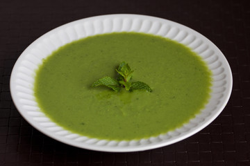Pea soup with mint