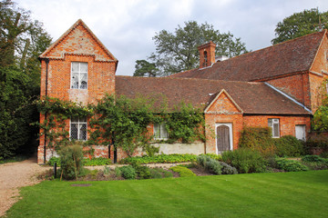 Fototapeta na wymiar Medieval English House and Garden
