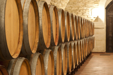 Weinf&auml;sser im Weinkeller