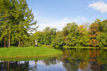 Fototapeta na wymiar Autumn park with pond