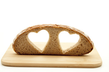 Brot mit ausgeschnittenen Herz
