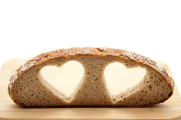 Brot mit ausgeschnittenen Herz