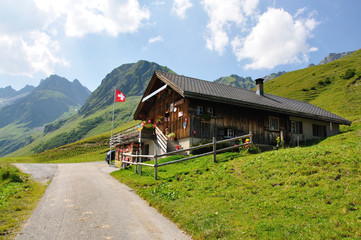 Fototapeta na wymiar Skihütte Obererbs