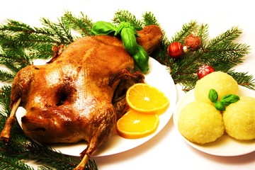 Weihnachtsbraten im Tannengrün