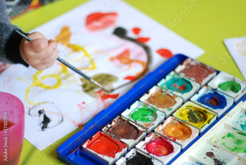 "lustiges malen mit Kleinkind" Stockfotos und lizenzfreie Bilder auf