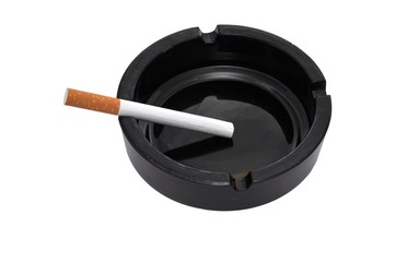 Cenicero y cigarrillo
