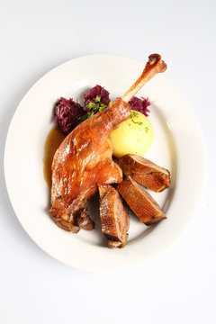 g&auml;nsebraten,kn&ouml;del,rotkraut/roast goose
