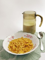 corn flakes and milk
