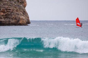 Surfer im Mittelmeer