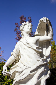 Escultura de marmol blanco