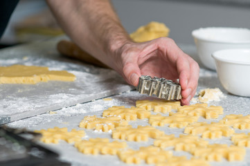 Placing cookies after cutting on backing paper