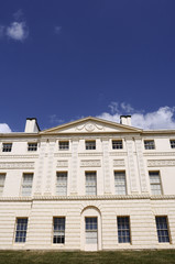 Fototapeta premium kenwood house architecture against blue sky