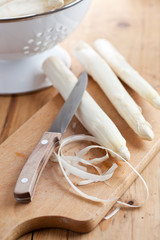 Fototapeta na wymiar white asparagus on kitchen table