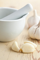 fresh garlic on kitchen table