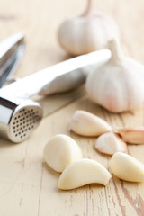 fresh garlic on kitchen table