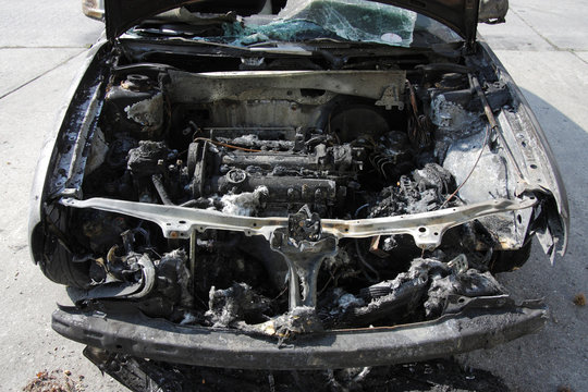 Auto ausgebrannt, Front Ausschnitt 2