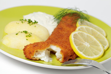 Seelachsfilet mit Remoulade und Salzkartoffeln