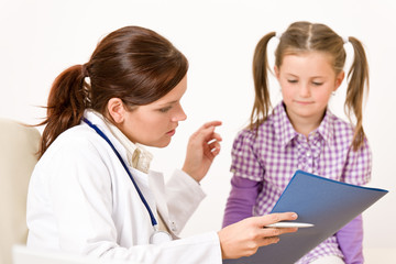 Fototapeta premium Female doctor with child at medical office