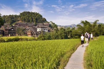 Promenade dans les rizières en pays Dong - Voyage en famille dans le Guangxi, Chine © Delphotostock