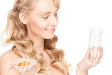 Obraz na płótnie Canvas young woman with pills