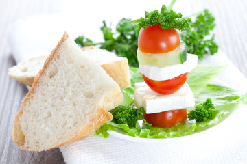 Antipasti und Baguette