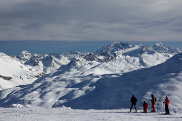 Fototapeta na wymiar Alpy - narciarze