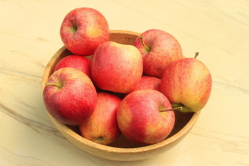 Fototapeta na wymiar Äpfel in einer Schale