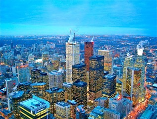 Quartier financier à Toronto au Canada en soirée