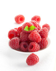 Himbeeren auf Schale