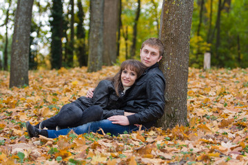 Fototapeta premium autumn couple portraits