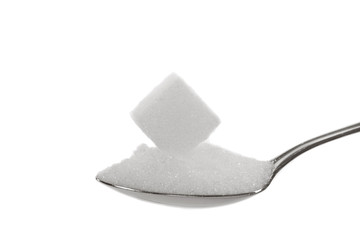 Zucker Häufchen mit Zuckerwürfel auf einem Löffel