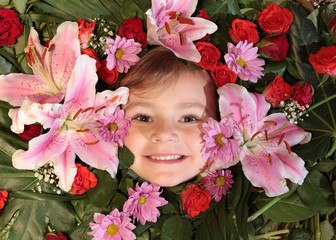 Mädchen im Blumenmeer