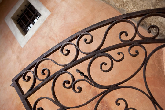 portail ferronerie fer forg&eacute; grille entr&eacute;e maison immobilier
