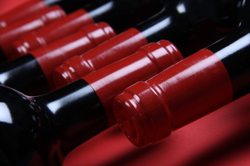 Rotwein-Flaschen