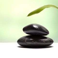 Fototapeta premium candle, leaf and stones