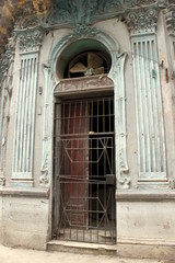 Porte d'immeuble à La Havane, Cuba