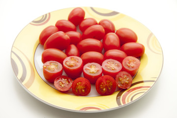 Kirschtomaten geschnitten