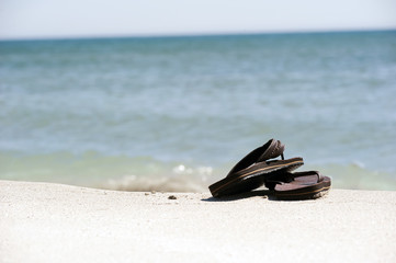 Obraz premium Sandals on beach