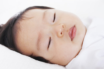 Obraz na płótnie Canvas 眠る乳児