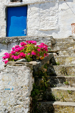 Abandoned cycladic house in Tinos island