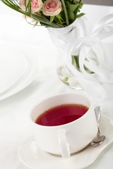 Obraz na płótnie Canvas cup of tea on holiday table