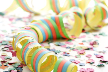 Obraz premium Party-Dekoration - Luftschlange mit Konfetti