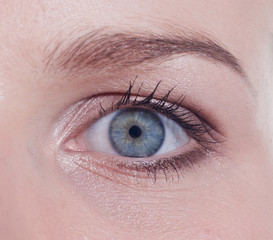 woman blue eye