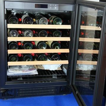 Petite cave &agrave; vin &eacute;lectrique