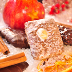 Lebkuchen mit Mandeln und Schokolade