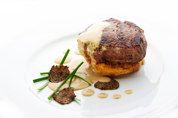 Roast beef with brown sauce and sliced truffles - 27158282